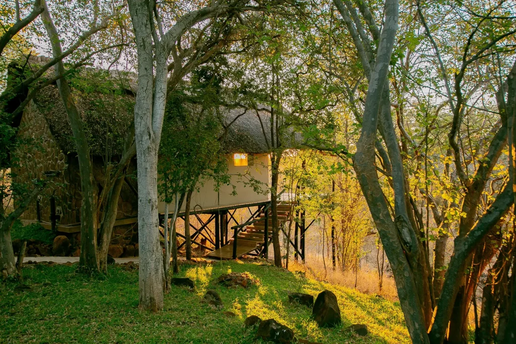 1800px-2026-seolo-africa-masuwe-wilderness-chalet-4